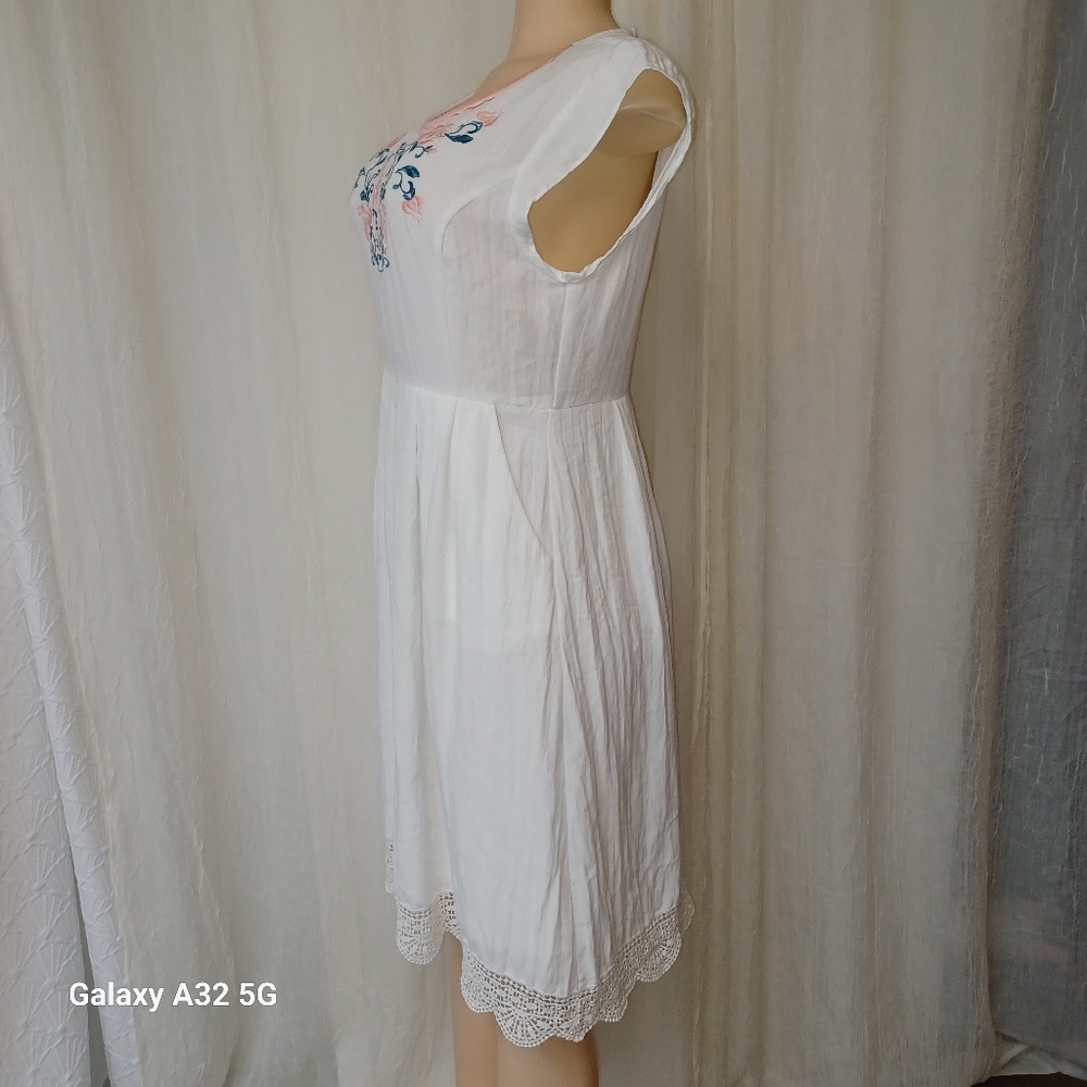 Polagram Women Size M White Dress with Pink and Blue Embroidery - Picture 6 of 15